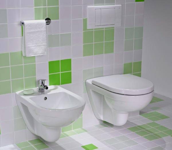 Hængende toilet i det indre