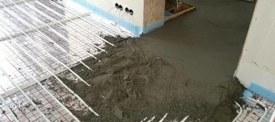 Pussausa klona siltām grīdām