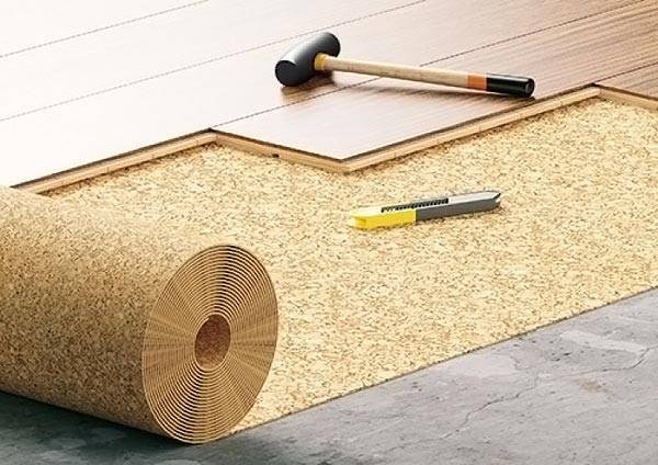 Um den Korken zu erhalten, legen Sie nach dem Auftragen des Laminats eine neue Schicht auf
