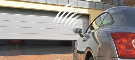 Automatisk garageport med fjernåbning
