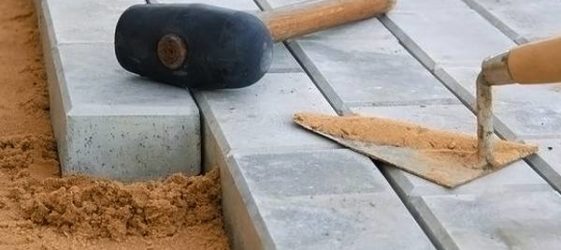 Płyty chodnikowe na ścieżki w cenach krajowych