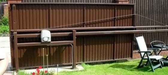 DIY gate: tegninger, bilder og videoer