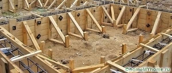 Die Zuverlässigkeit der Struktur hängt von der Qualität der Arbeit bei der Erstellung der Schalung ab