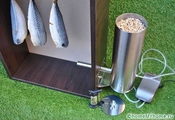 Du kan lage kombinerte strukturer, hvorav noen er kjøpt i butikken, og noen er laget av skrapmaterialer