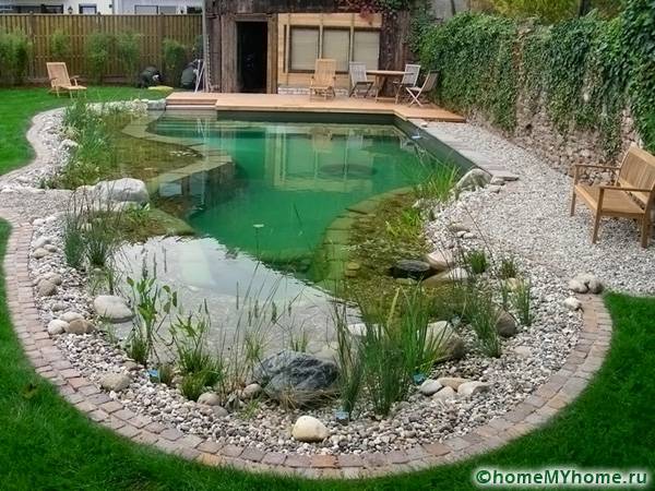 Die spezifische Form der Basis beeinflusst die Schaffung interessanter Konfigurationen des Reservoirs.
