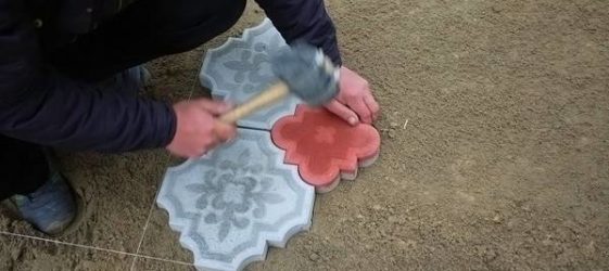 Płyty chodnikowe DIY układające wideo: instrukcje krok po kroku