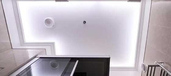 Wie wählt man eine Decke im Badezimmer