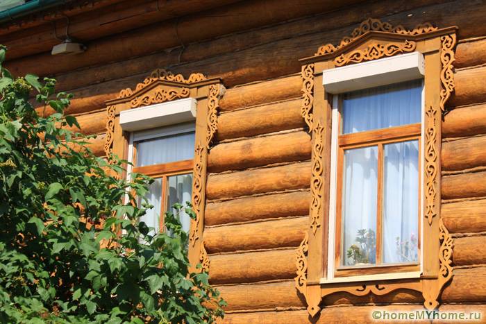Połączenie kolorystyczne listew i powierzchni ścian pozwala stworzyć holistyczną i organiczną elewację