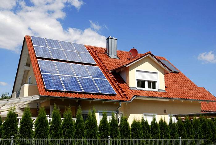 Hvis der ikke er noget centralforsyningssystem, er det nødvendigt at overveje placeringen af alternative kilder: en generator, vind- eller solstation