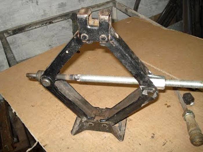 Ein solcher Wagenheber ist auch für eine mechanische Presse geeignet, sie müssen jedoch mit Vorsicht arbeiten.