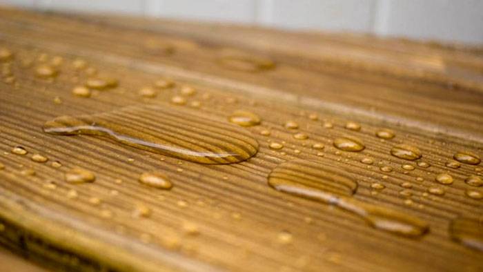Durch die hochwertige Imprägnierung kann keine Feuchtigkeit in die Struktur von Holzprodukten gelangen