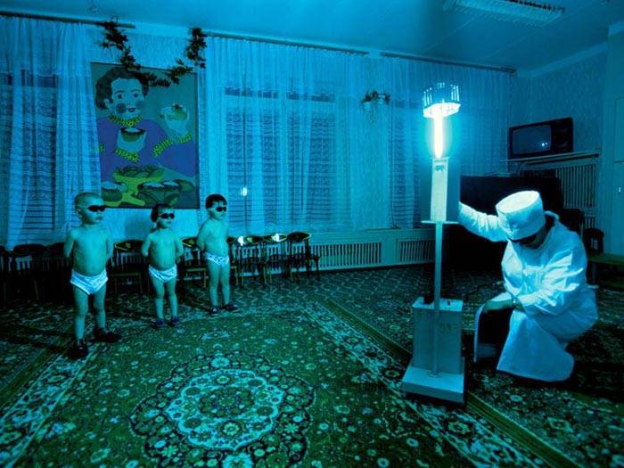 Spezielle Lampen werden zur Desinfektion in Innenräumen in Anwesenheit von Personen verwendet, dies sollte jedoch nur mit Genehmigung eines Arztes erfolgen.