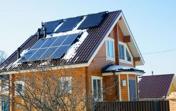 Sonnenkollektoren und Kollektoren können nebeneinander aufgestellt werden und versorgen sich so mit Wärme und Strom