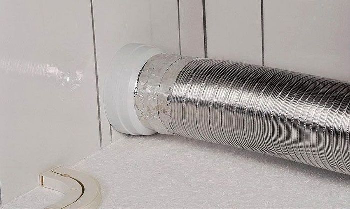 Die Dichtheit der Verbindung gewährleistet die Aufrechterhaltung eines optimalen Mikroklimas in der Küche und die vom Hersteller angegebene Extraktionsleistung