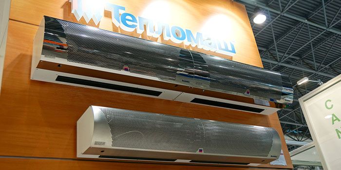 En les grans organitzacions comercials, les marques més famoses estan representades per estands separats