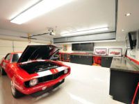 En stor garage kan udstyres med et hjemmeværksted