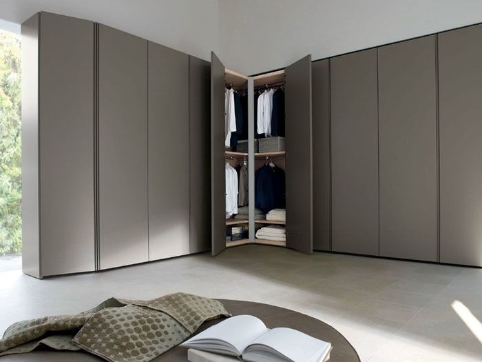 Les portes batents es fan estretes per no crear obstacles innecessaris a l'habitació quan estan obertes