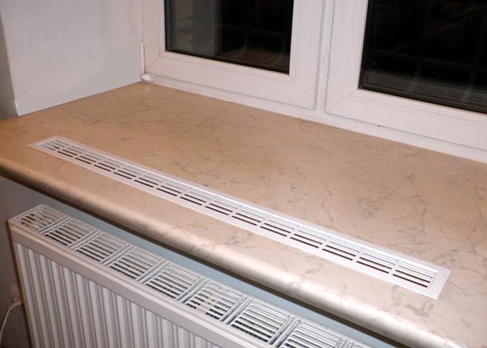 Ventilasjonsgitter for vinduskarm