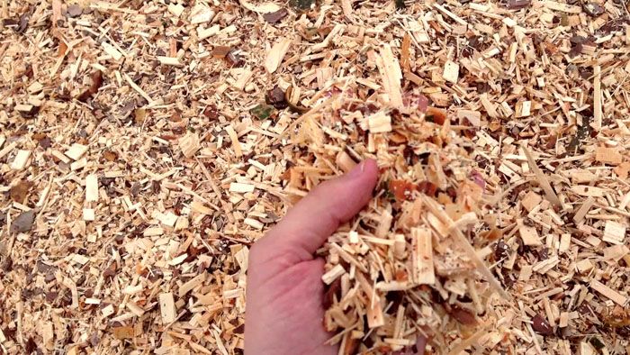 Jako wypełniacz można również stosować zrębki, trociny i wióry. W przypadku pakietu możesz użyć dostępnego materiału