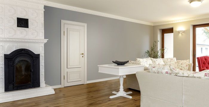 It's easy to match a white veneered door to white baseboards and match it with the background of the room