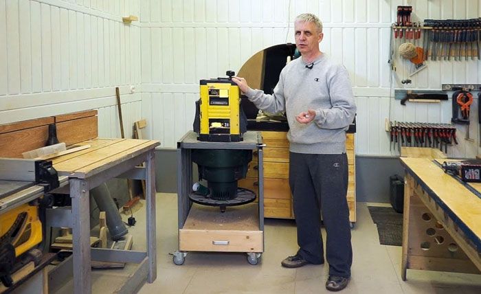 Mit einer wirksamen Schalldämmung stören laute Arbeiten in der Garage die Bewohner des Hauses und die Nachbarn nicht