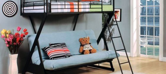 Etagenbett mit Sofa