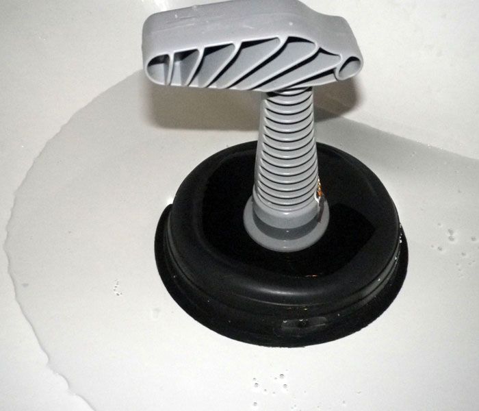 Ventuz - erprobt. Wenn Sie die Kanten mit Vaseline schmieren, ist der Griff auf der Unterseite besser.