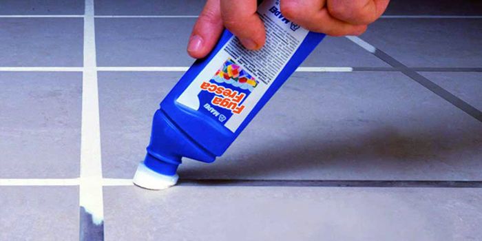 Fuga Fresca inneholder akrylpolymerer, så den passer perfekt inn i sømmen. Tallrike toner og nyanser tilgjengelig