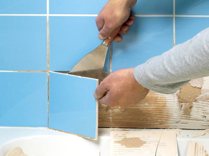 Wenn dies Ihre Entscheidung ist, führen Sie eine gründliche Überarbeitung der vorhandenen Verkleidung durch. Alle rissigen und losen Teile müssen entfernt werden. Wenn mehr als 15% der Verkleidung entfernt werden mussten, entfernen Sie alle