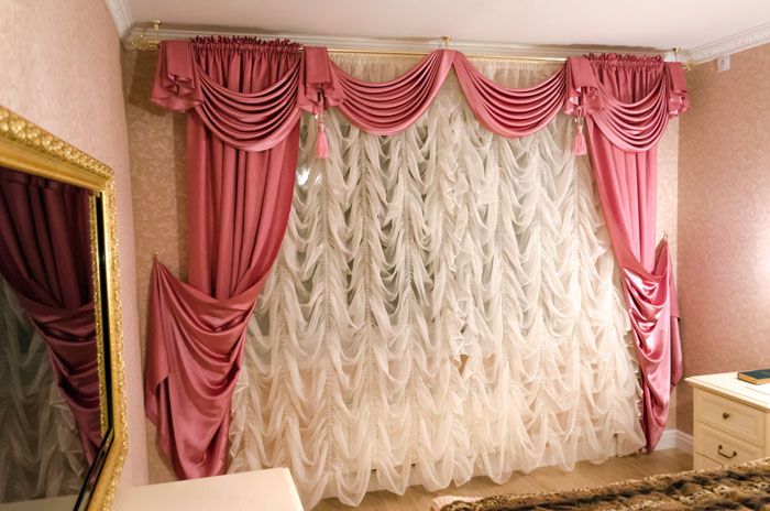 Der Luxus der Könige wurde früher Marquis genannt, was dem Pomp und Reichtum einer solchen Fensterdekoration voll und ganz entspricht