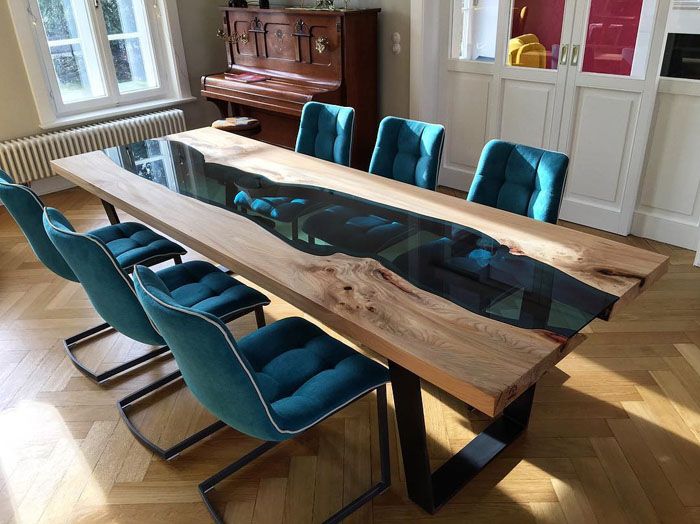 Les tableaux peuvent être conservés transparents ou obtenir leur propre couleur à la demande du créateur