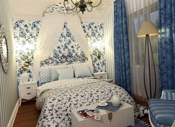 Bett, Sessel und Bank: Alles, was mit Blumenmustern und Textilien aromatisiert ist, sieht wunderschön aus