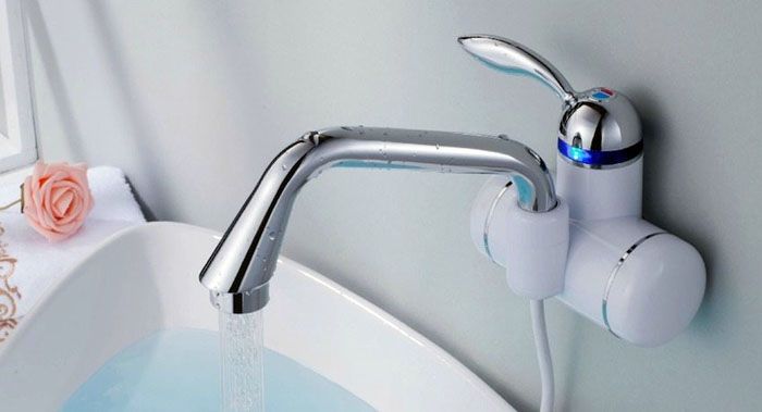 Ein Durchlauf-Warmwasserbereiter kann in jedem Raum aufgestellt werden, in dem heißes Wasser benötigt wird