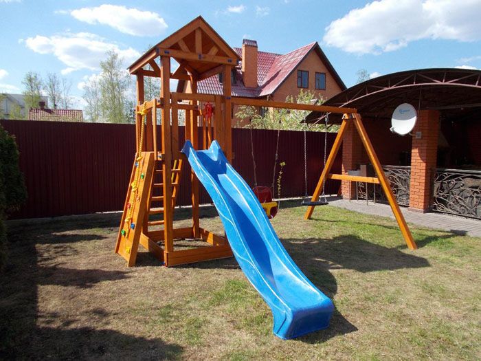 Barnekomplekser består av en sklie, en klatrevegg, et hus, stiger, tau. Slike design kan lages for hånd