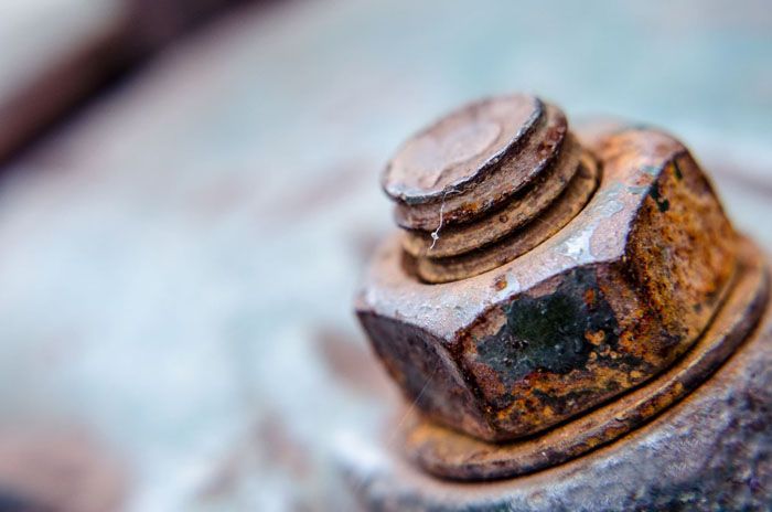 Rust spiser små genstande op meget hurtigt, så vent ikke, men start snarere rengøringsproceduren med det samme