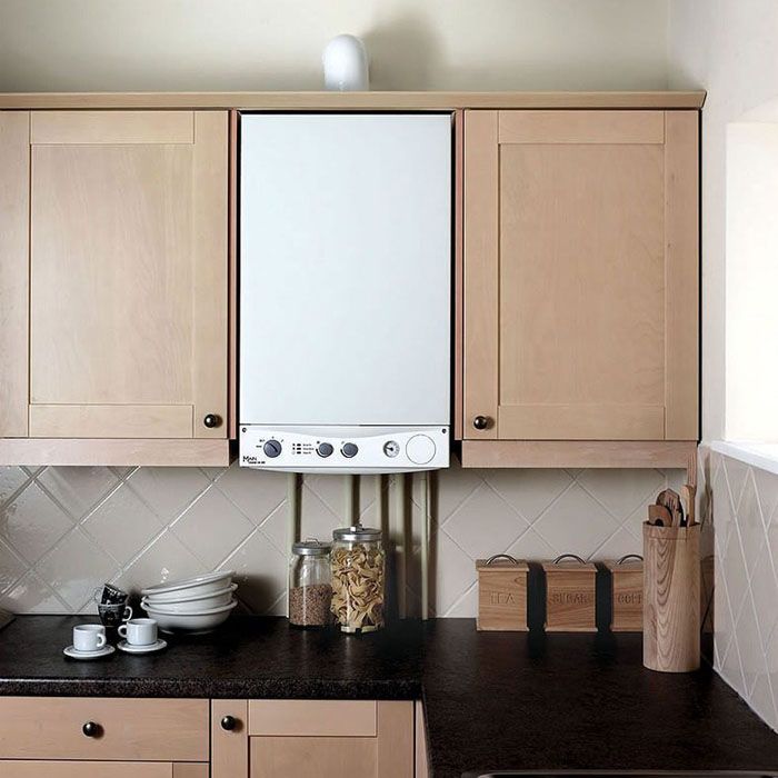 Foto mit einer Säule, die erfolgreich in das Möbelset eingepasst wurde: durchdachtes Küchendesign in Chruschtschow