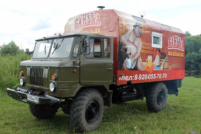 GAZ-66 lub shishiga to także doskonały pojazd terenowy, który z powodzeniem można przekształcić w łaźnię na kołach