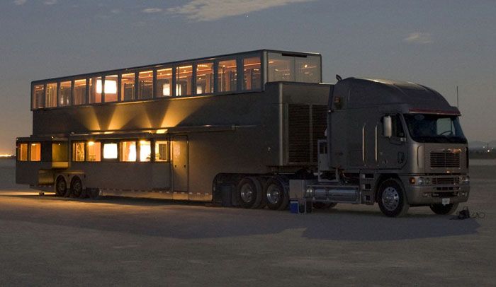 El propósito de la autocaravana puede ser diferente: desde vivir y descansar hasta una oficina móvil y un equipamiento público.