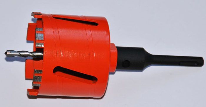 Modell mit einem Adapter der Serie DIAM SDS + (68x8xM16) zur Montage von Verkabelungszubehör und Steckdosen