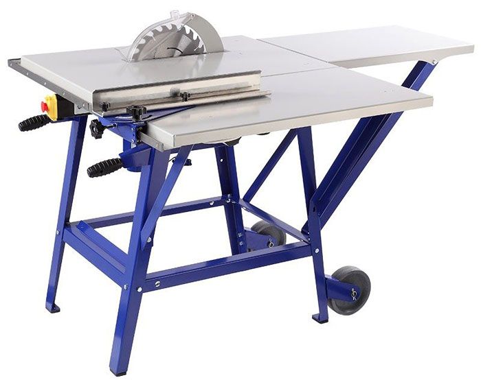 Das Modell Belmash CBS-2400 wird auf dem Boden platziert, kann sich jedoch aufgrund der vorhandenen Räder auf seiner Oberfläche bewegen