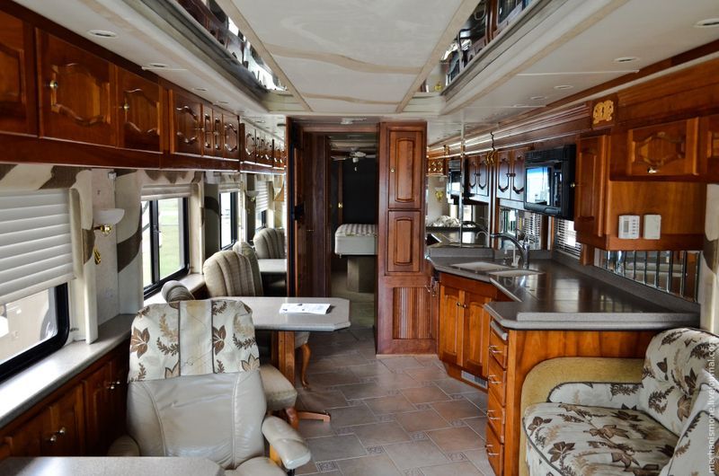El diseño interior y el equipamiento de la caravana dependen de su tamaño y las preferencias personales del usuario.