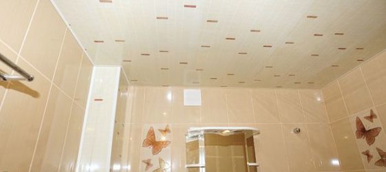 Deckendekoration mit Kunststoffplatten
