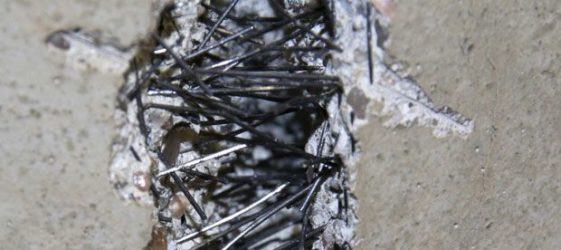Tilstedeværelsen af ​​fiber i sammensætningen af ​​betonblandingen øger betonens styrkeegenskaber