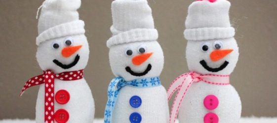 Ninots de neu de bricolatge per a l'any nou
