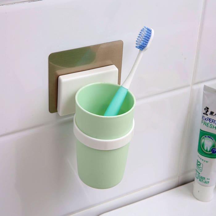 Plastikgegenstände im Falle eines Bruchs sind nicht unheimlich zu ersetzen. An Orten, an denen Hygieneartikel dauerhaft gelagert werden, sollte der Kunststoff regelmäßig gewechselt werden