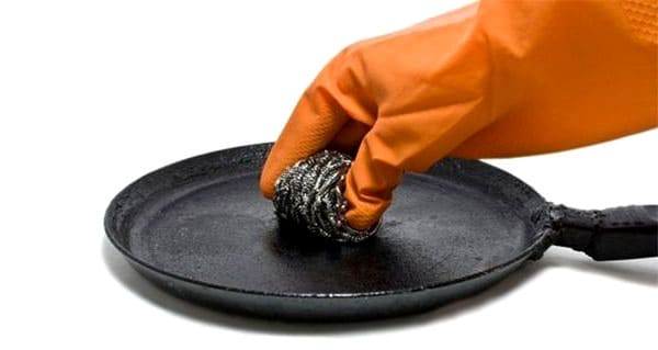 Đốt để lại những bức tường không thể chịu được. Ở giai đoạn này, một miếng bọt biển sẽ giúp chúng ta.