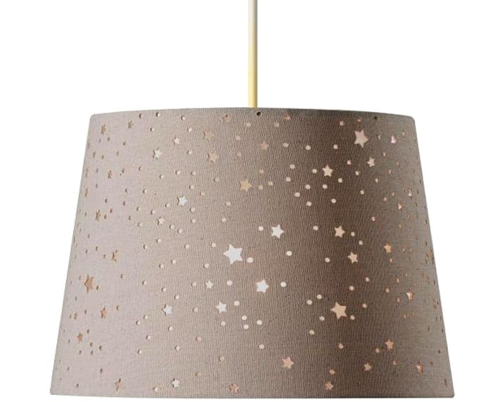 Lampen können aus Textil, Holz und Metallelementen bestehen. Hauptsache, die Beleuchtung selbst funktioniert