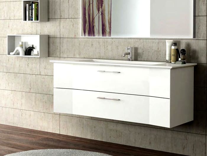 Es gibt viele Möglichkeiten für die Ausführung eines Wandschranks, es ist überhaupt nicht notwendig, ihn komplett mit einem Schrank über dem Waschbecken zu kaufen, dies ist eine unabhängige Möbeleinheit
