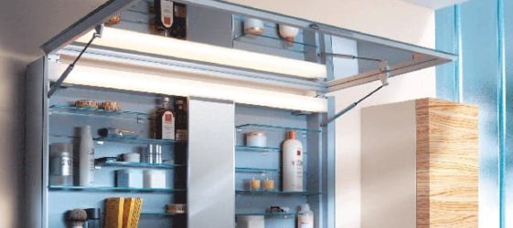 Wandschrank im Bad