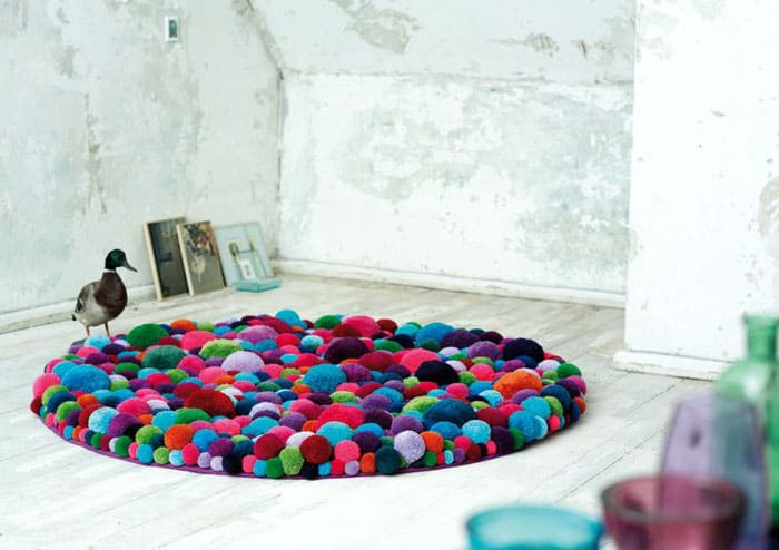 Dywan z pomponami DIY